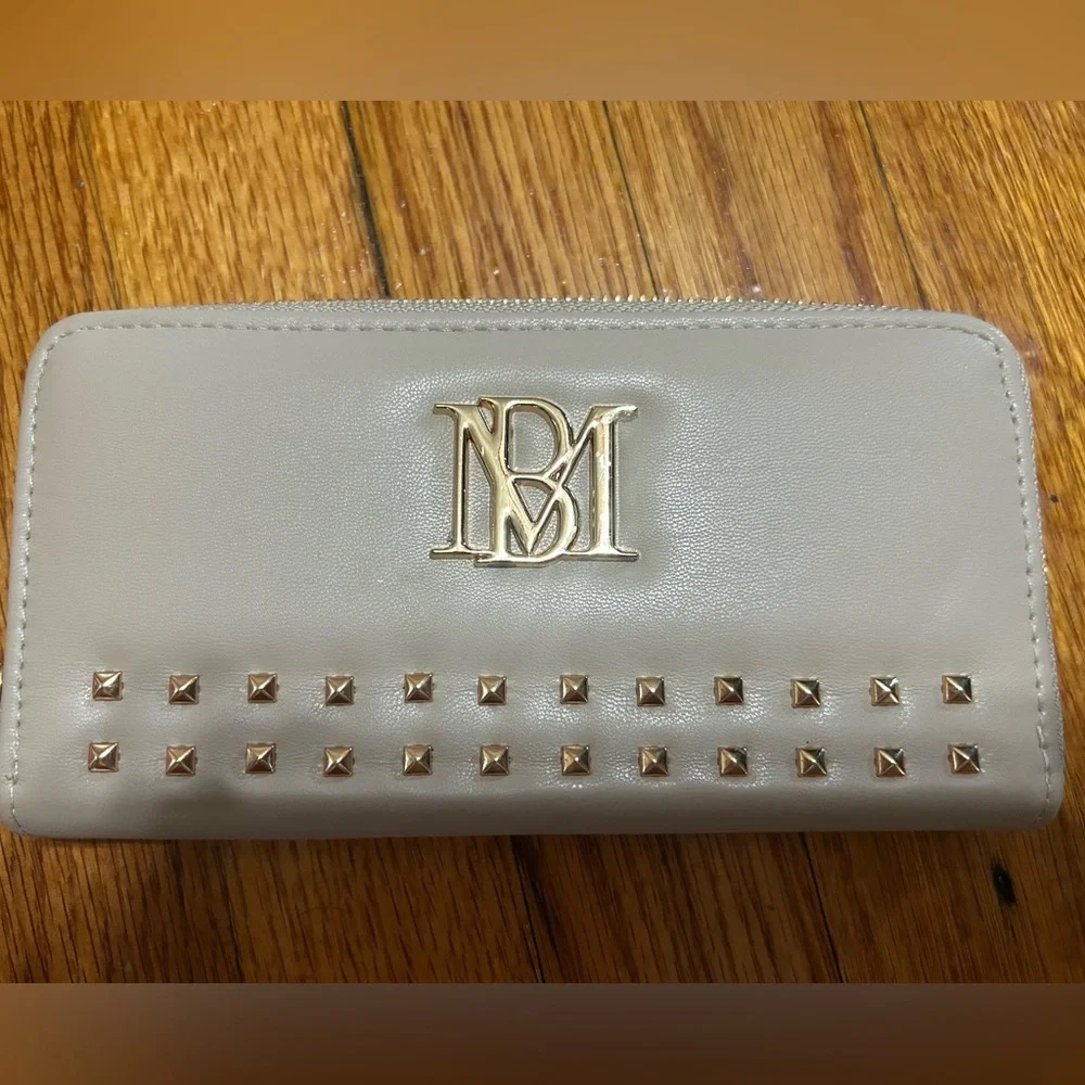 Badgley Mischka‎ Purse / Wallet with Gold Studs Taupe